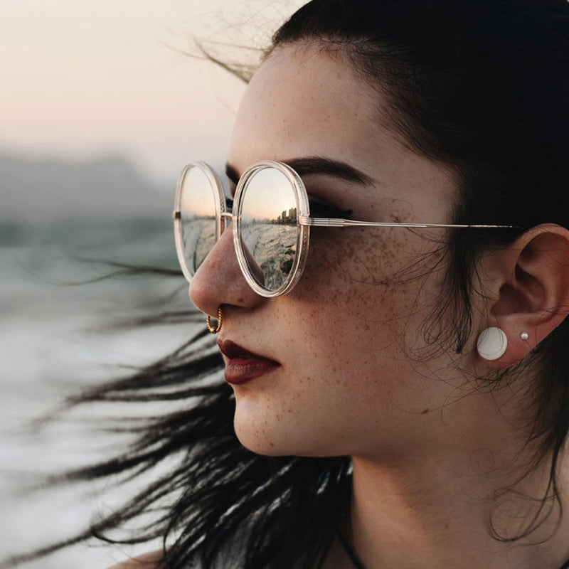 Gafas de sol redondas delgadas retro indie para mujer A147