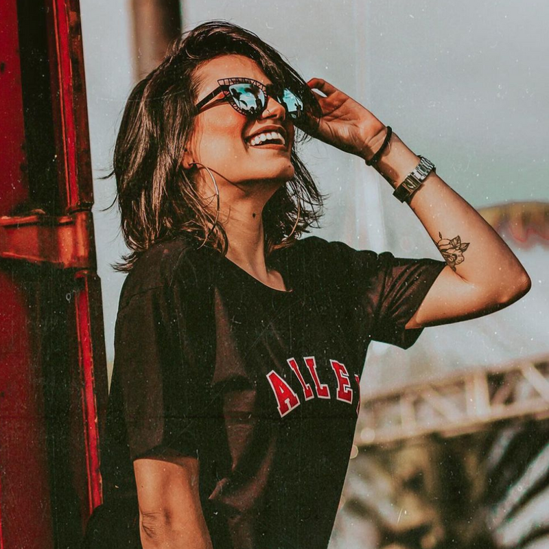 Gafas de sol estilo ojo de gato con lentes espejadas y corte de malla láser modernas A150