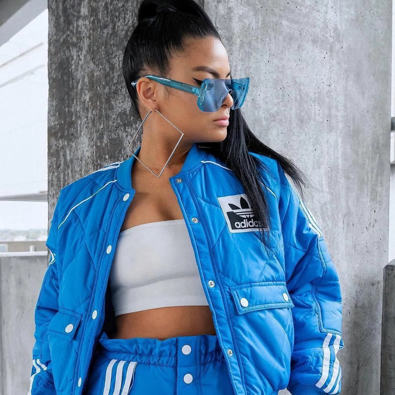 Gafas de sol retro futuristas de gran tamaño con lentes espejadas y escudo C634