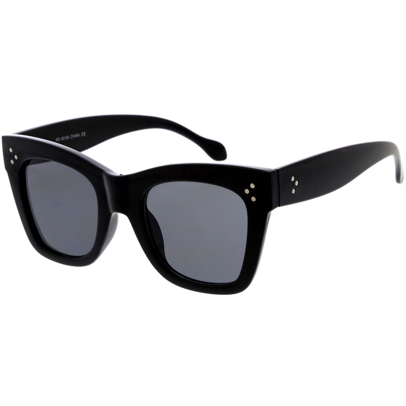 Gafas de sol grandes y atrevidas con borde de cuernos y remaches para mujer C874