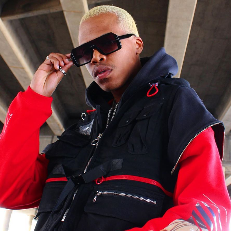 Escudo de lente mono tono de color retro en gafas de sol con lentes de color C954