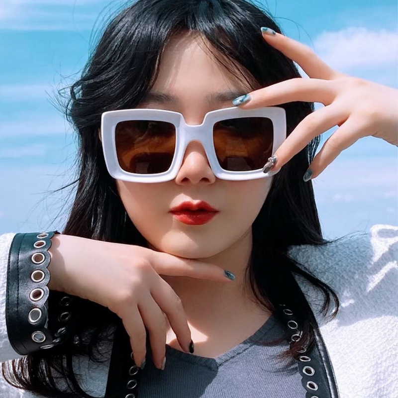 Gafas de sol cuadradas gruesas inspiradas en la alta moda de los años 70 D110