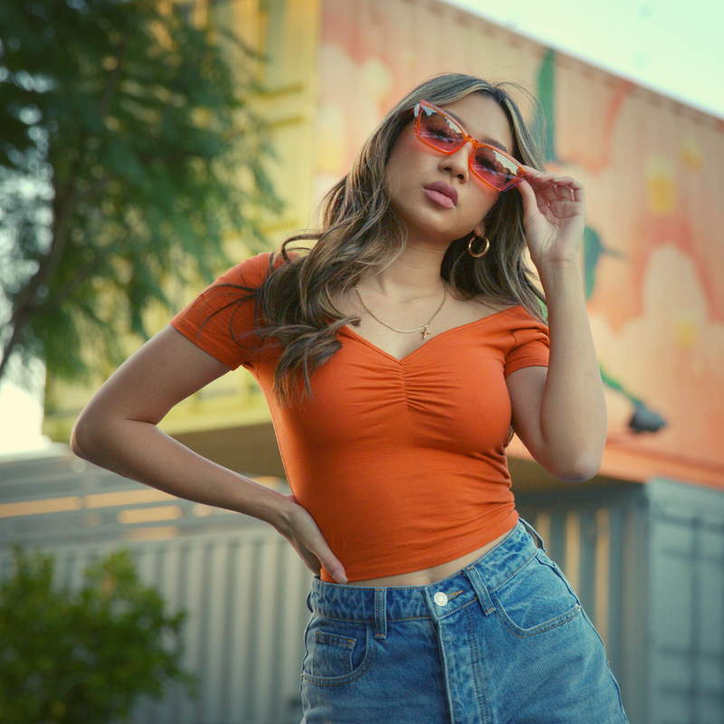 Elegantes gafas de sol estilo ojo de gato con lentes aladas y semi montura D276