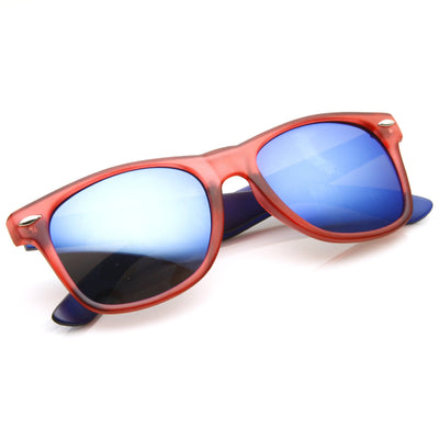 Gafas de sol retro con borde de cuerno y lentes de espejo de color aleatorio 8650