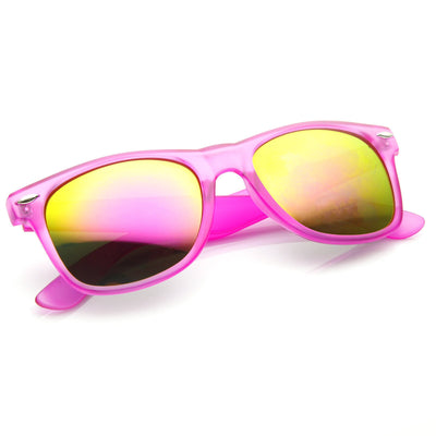 Gafas de sol con borde de cuerno y lentes de espejo reflectantes de fiesta retro de neón esmerilado 8651