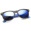 Gafas de sol retro con lentes espejadas de neón de dos tonos y borde con cuernos 8911