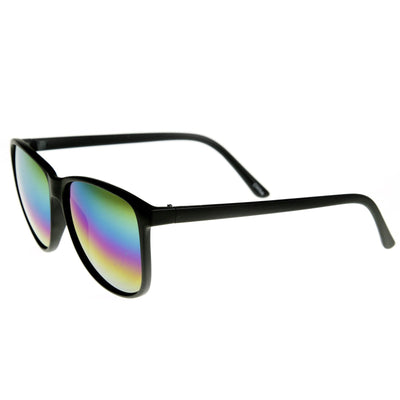 Gafas de sol con borde de cuernos grandes y lentes espejadas de color retro 8949