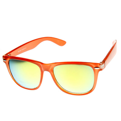 Gafas de sol translúcidas con lentes de espejo y borde con cuernos 8652