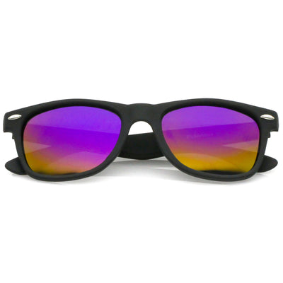 Gafas de sol con borde de cuerno y lentes polarizadas espejadas en negro mate plano 8030