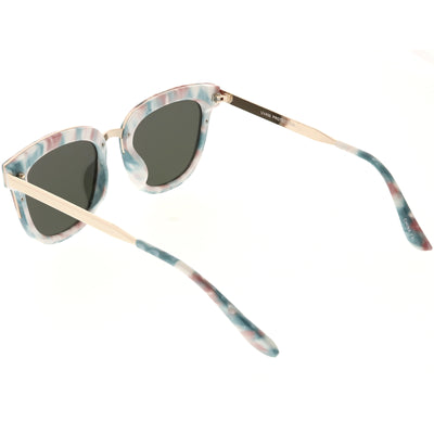 Gafas de sol con lentes planas espejadas y borde con cuernos con estampado de mármol para mujer C277