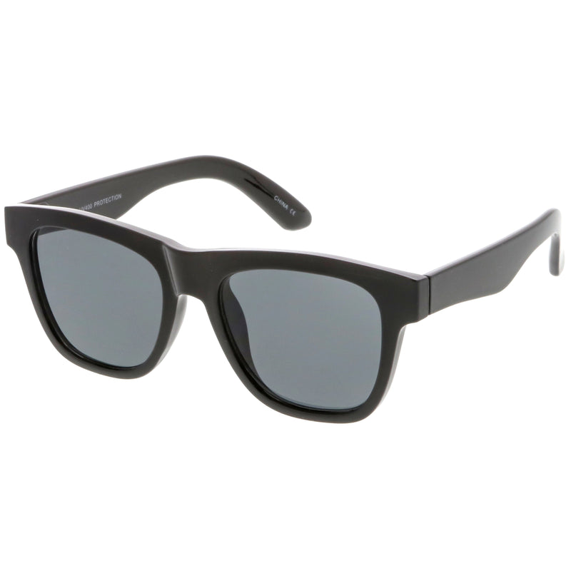 Gafas de sol clásicas con montura de cuerno cuadrado y lentes planas con brazos gruesos C286