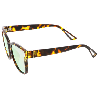 Gafas de sol C330 con lentes espejadas infinitas planas y borde con cuernos para mujer