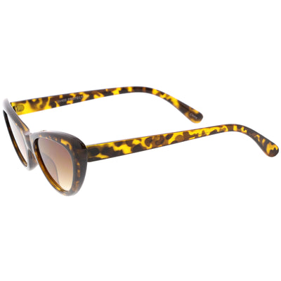 Pequeñas gafas de sol retro redondeadas con lentes planas de ojo de gato de los años 90 C706