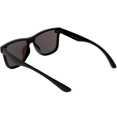 Gafas de sol retro modernas con borde de cuernos y lentes espejadas planas C869