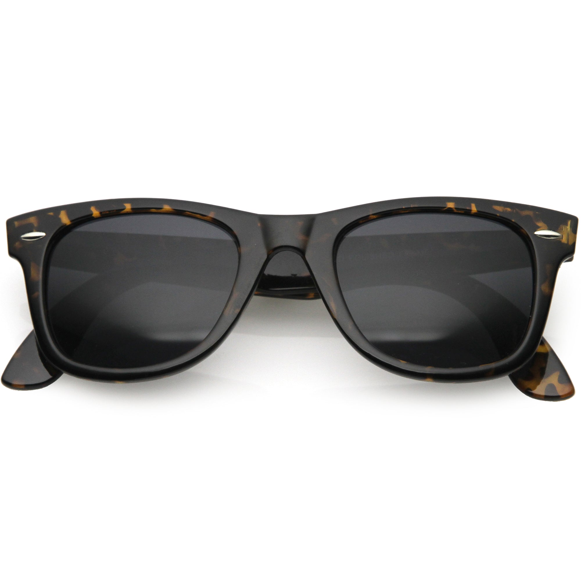 Gafas De Sol Clásicas Negras Con Lentes De Espejo Azules | Foto Premium