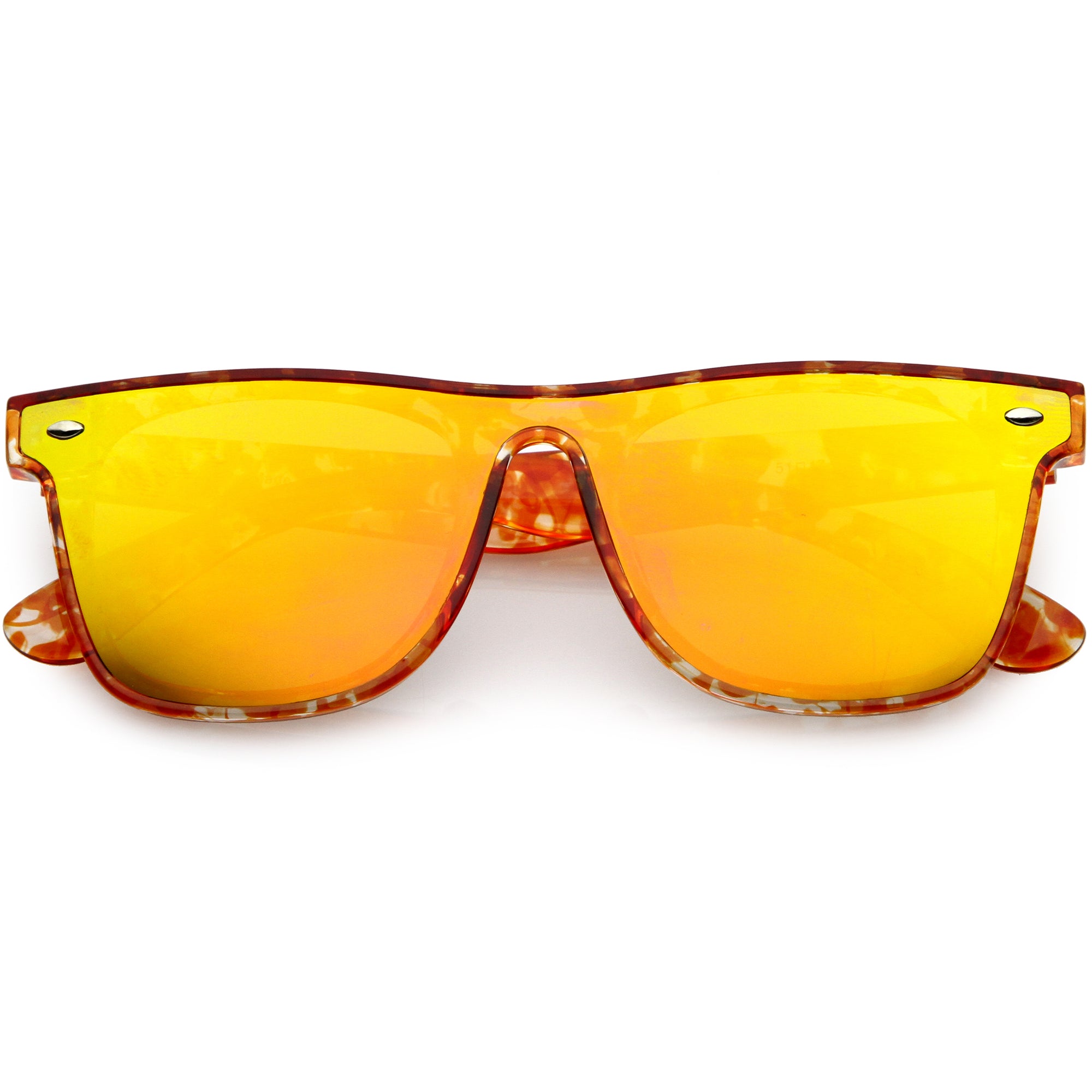 Gafas de sol de gran tamaño y modernas con borde de cuernos y escudo en tono de color C934
