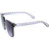 Gafas de sol cuadradas con lentes de color neutro y brazos texturizados acolchados D115