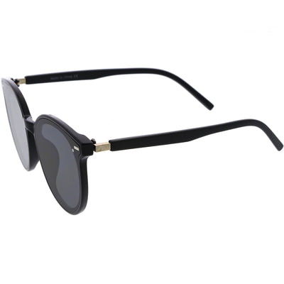 Gafas de sol estilo ojo de gato con montura de cuerno y lentes de color neutro con clase D117